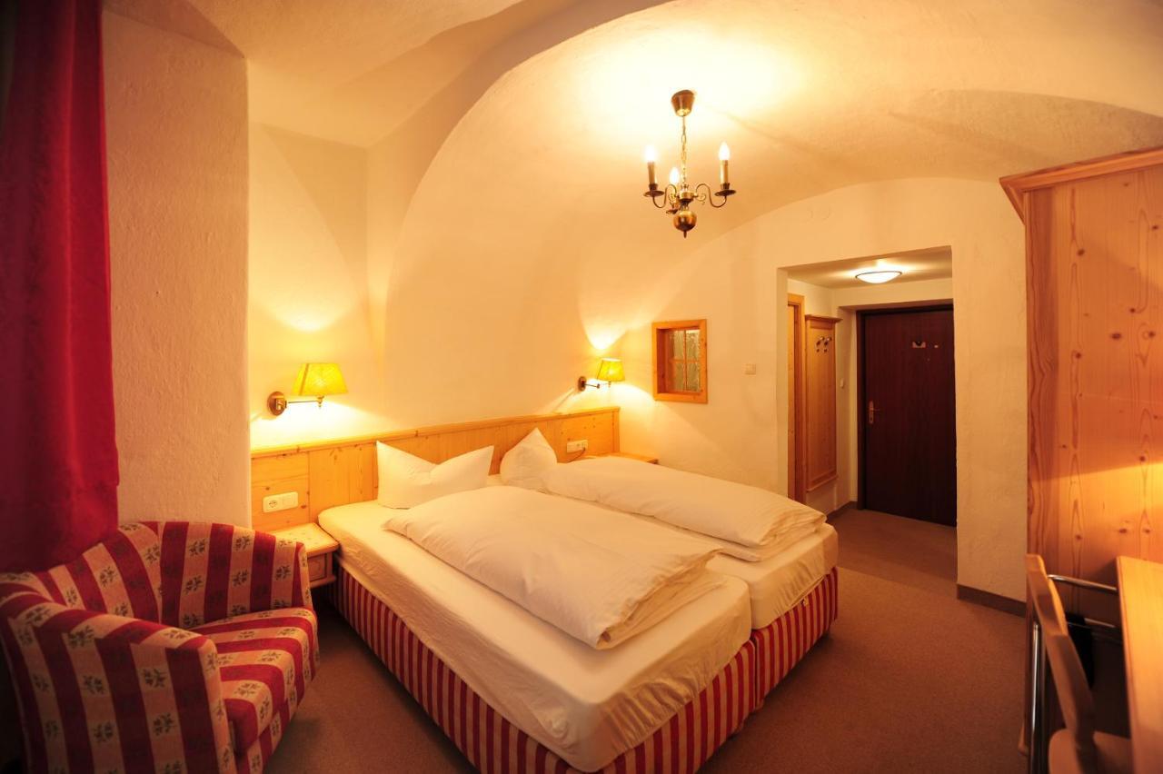 Hotel Krone Матрей ам Бренер Екстериор снимка