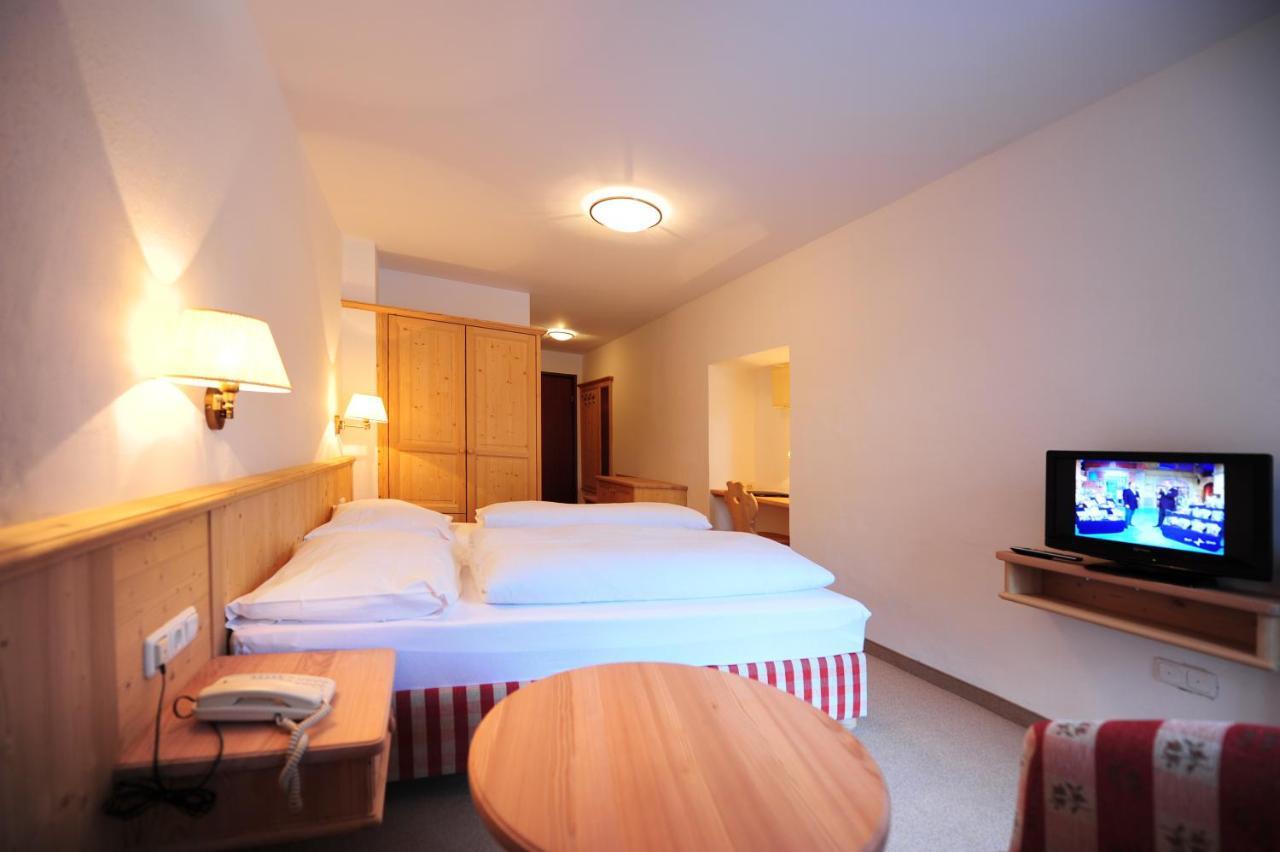 Hotel Krone Матрей ам Бренер Екстериор снимка