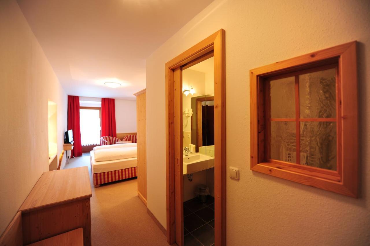 Hotel Krone Матрей ам Бренер Екстериор снимка